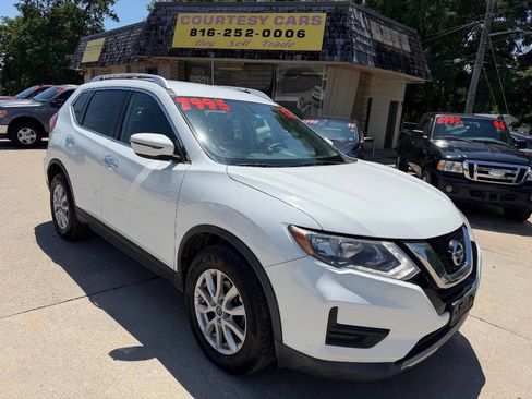 Used 2017 Nissan Rogue SV AWD/4WD image 1