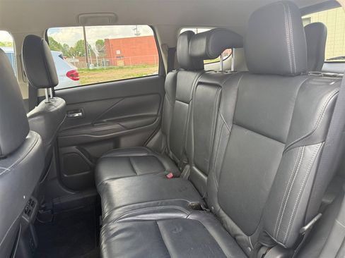 Used 2020 Mitsubishi Outlander AWD image 26