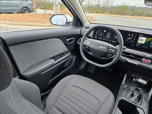 Used 2025 Kia K4 EX image 9