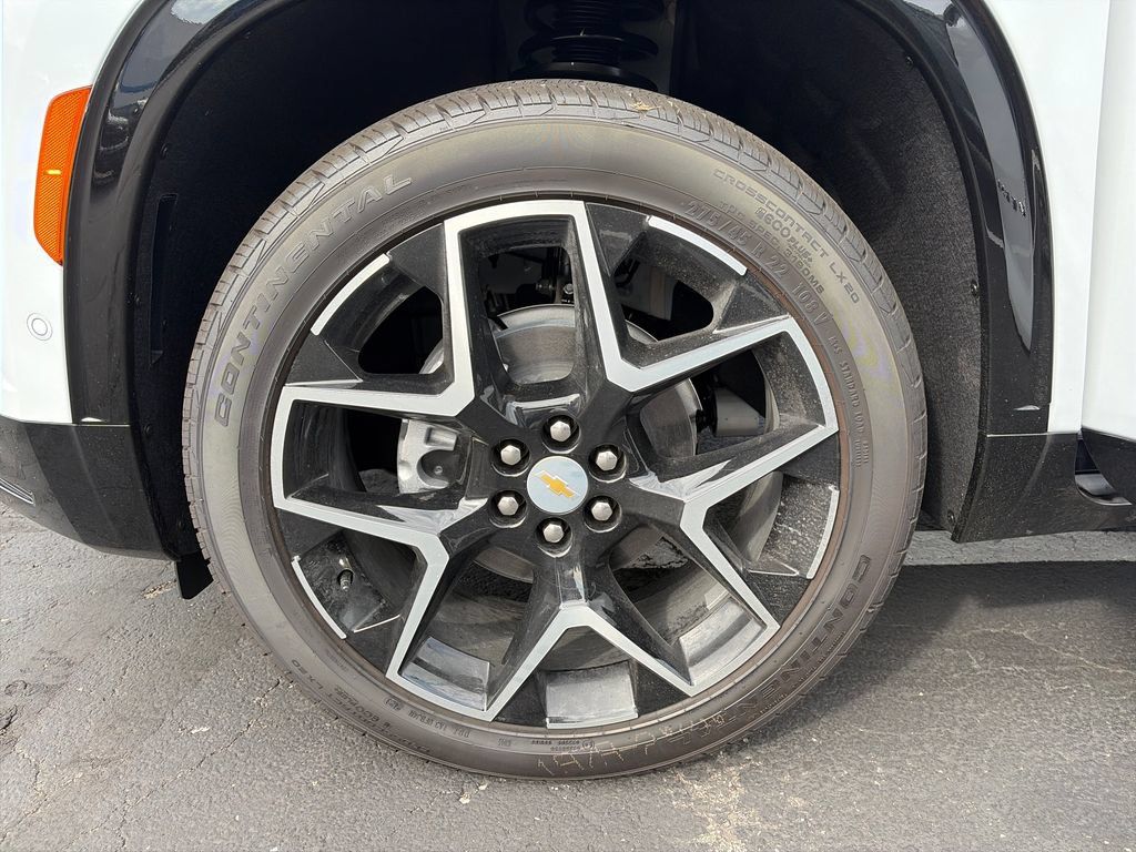 New 2026 Chevrolet Traverse High Country w/ LPO, Floor Liner Package AWD/4WD image 28