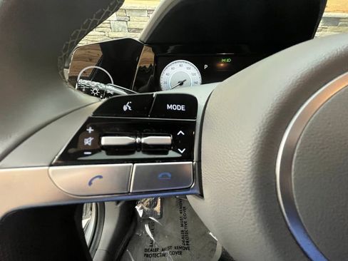 Used 2022 Hyundai Elantra SEL w/ Convenience + Premium Package image 13