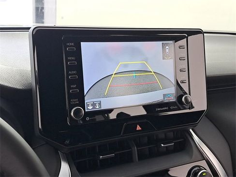 Used 2022 Toyota Venza XLE image 29