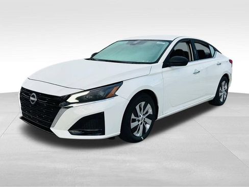 Certified 2025 Nissan Altima 2.5 S FWD image 3