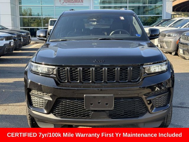 Used 2025 Jeep Grand Cherokee Altitude AWD/4WD image 7
