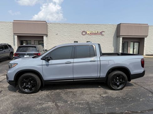 Used 2025 Honda Ridgeline Black Edition image 9