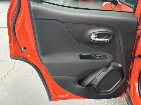 Used 2019 Jeep Renegade Latitude image 22