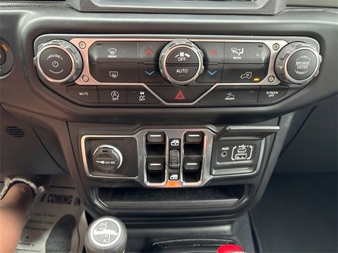 Used 2021 Jeep Wrangler Unlimited Sahara w/ Uconnect 4C Nav & Sound Group image 15