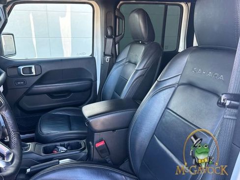 Used 2018 Jeep Wrangler Unlimited Sahara image 8
