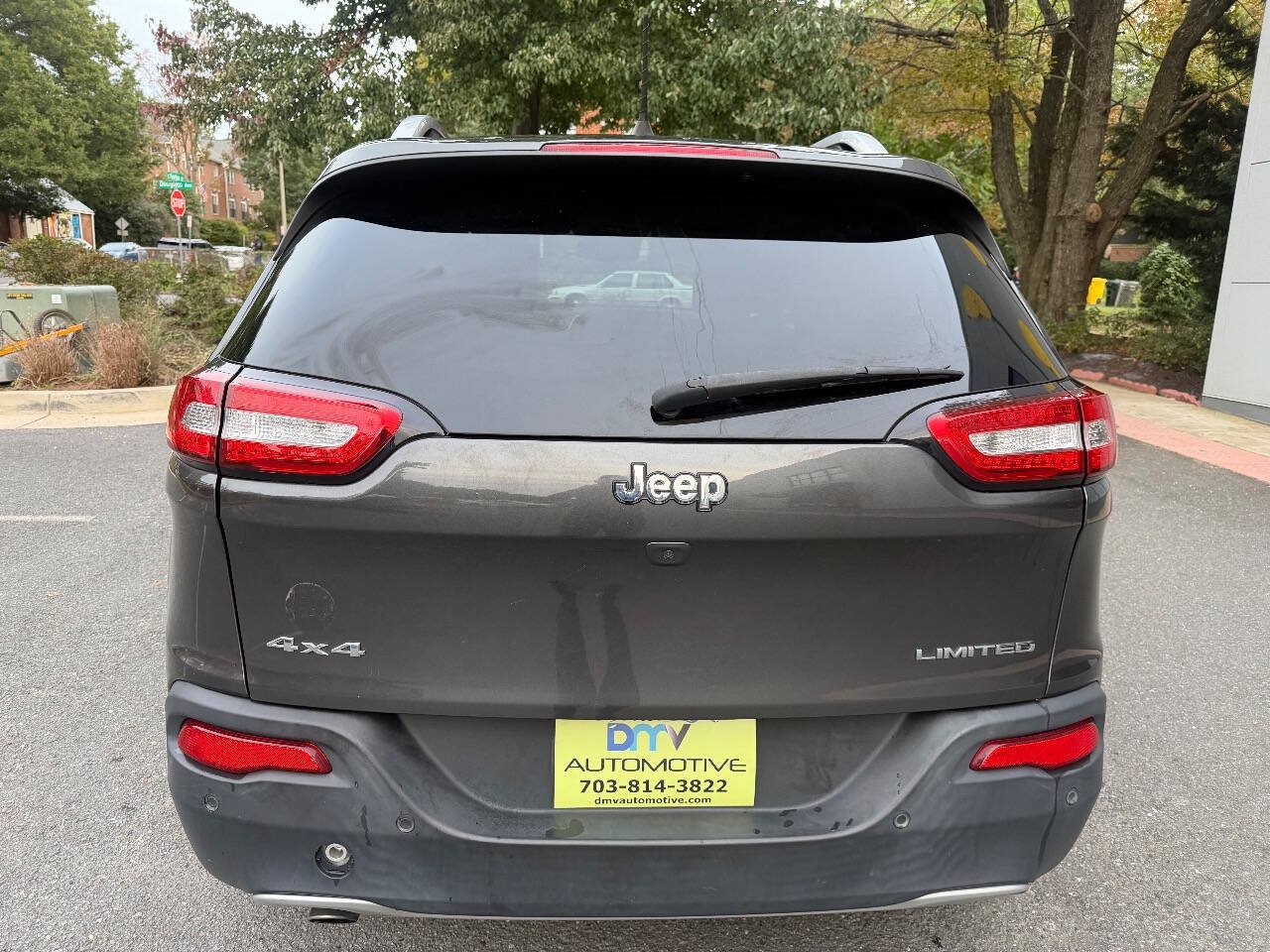 Used 2016 Jeep Cherokee Limited w/ Technology Group AWD/4WD image 5