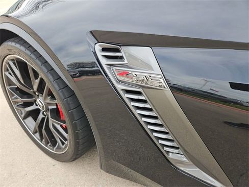 Used 2015 Chevrolet Corvette Z06 w/ 3LZ Preferred Equipment Group image 28