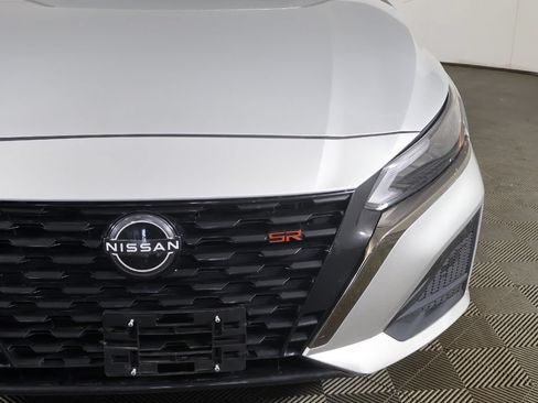 Used 2024 Nissan Altima 2.5 SR FWD image 11