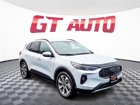 Used 2025 Ford Escape Platinum image 1