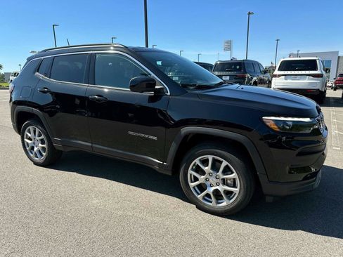 New 2024 Jeep Compass Latitude w/ Sun and Sound Group image 2