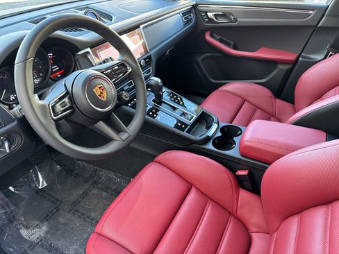 New 2026 Porsche Macan GTS image 4