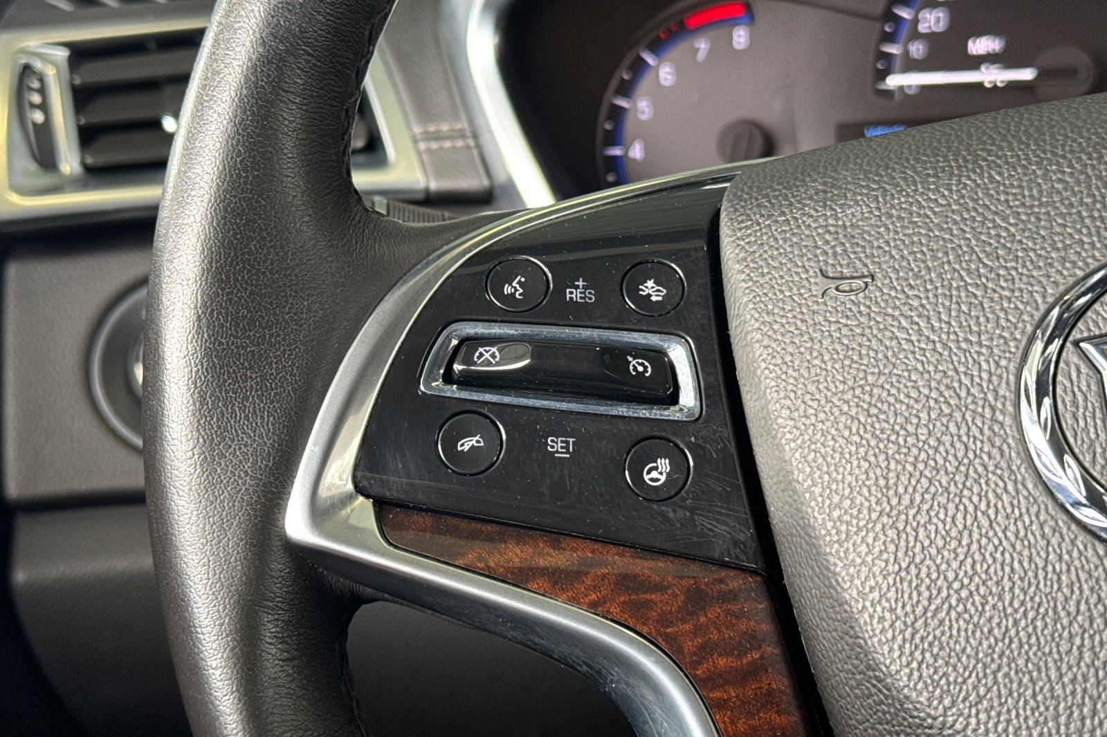 Used 2016 Cadillac SRX Premium AWD/4WD image 32