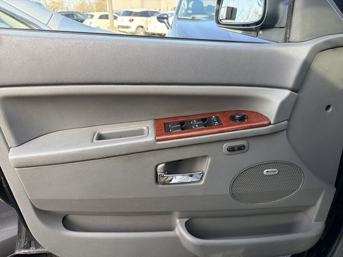 Used 2007 Jeep Grand Cherokee Limited image 19