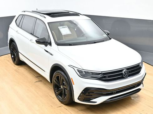 Used 2024 Volkswagen Tiguan SE R-Line AWD/4WD image 45