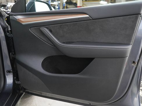 Used 2023 Tesla Model Y Long Range AWD/4WD image 9