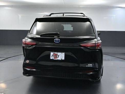 Used 2021 Toyota Sienna XSE FWD image 5