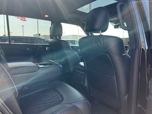 Used 2024 INFINITI QX80 Sensory AWD/4WD image 4