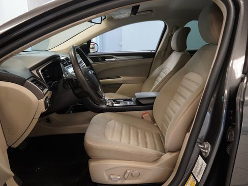 Used 2019 Ford Fusion SE image 5