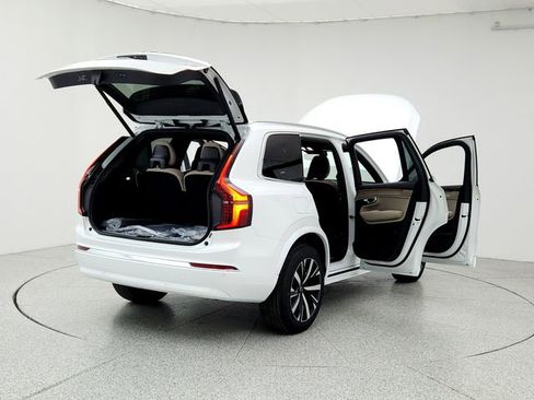 New 2026 Volvo XC90 B6 Core image 11