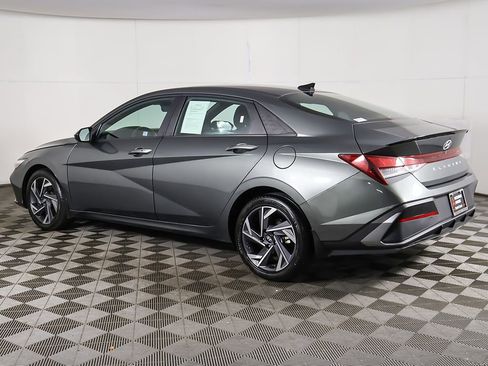 Used 2025 Hyundai Elantra Sport FWD image 8