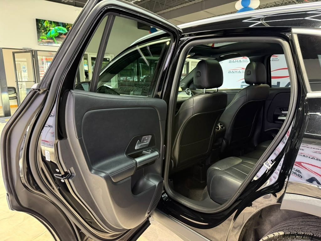 Used 2023 Mercedes-Benz GLA 250 4MATIC w/ Premium Package image 32