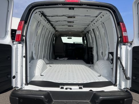 Used 2025 Chevrolet Express 3500 Extended w/ Driver Convenience Package image 3