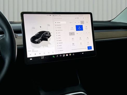 Used 2023 Tesla Model 3 Standard Range RWD image 9