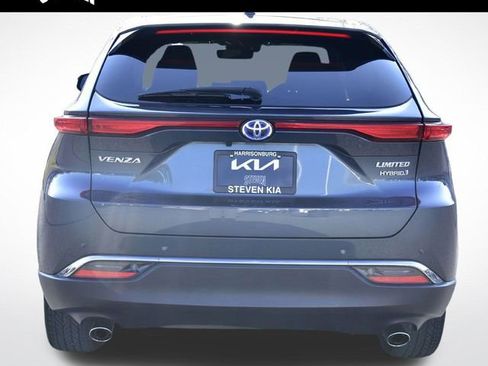 Used 2021 Toyota Venza image 10