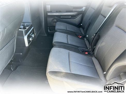 Used 2019 Ford Expedition XLT image 18