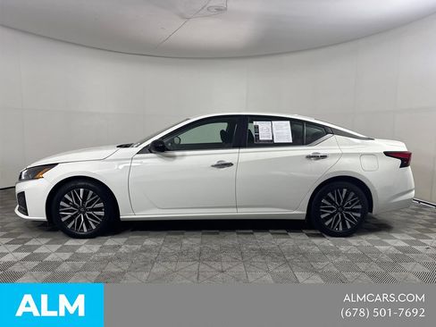Used 2025 Nissan Altima 2.5 SV FWD image 11