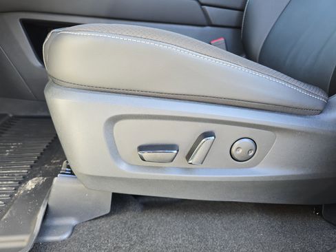 New 2025 Nissan Pathfinder SL image 30