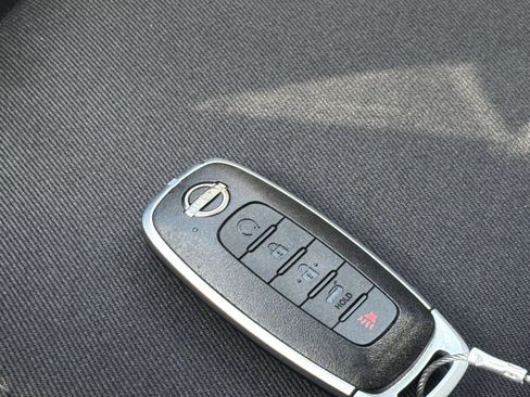 Used 2025 Nissan Pathfinder SV FWD image 23