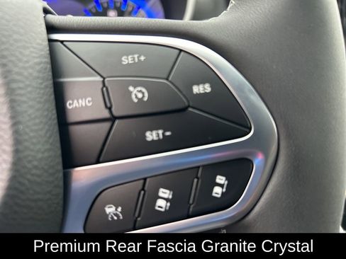 New 2026 Chrysler Pacifica Select AWD/4WD image 19