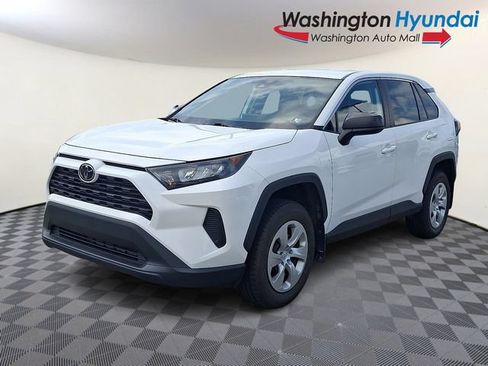Used 2022 Toyota RAV4 LE FWD image 3