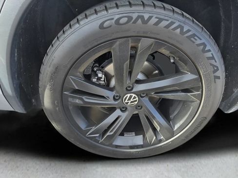 Used 2023 Volkswagen Tiguan SE R-Line image 9