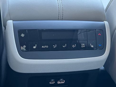 New 2025 Nissan Pathfinder SL image 15