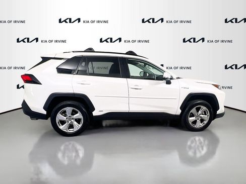 Used 2021 Toyota RAV4 XLE Premium image 8