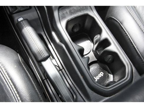 Used 2020 Jeep Wrangler Unlimited Sahara AWD/4WD image 29