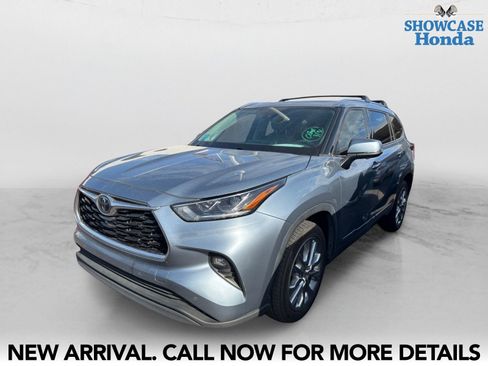 Used 2023 Toyota Highlander Limited image 2