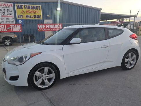 Used 2013 Hyundai Veloster image 1