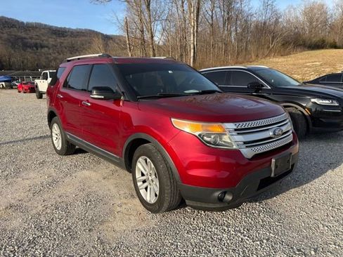 Used 2013 Ford Explorer XLT image 3