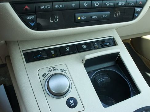 Used 2013 Lexus ES 350 w/ Luxury Pkg FWD image 19