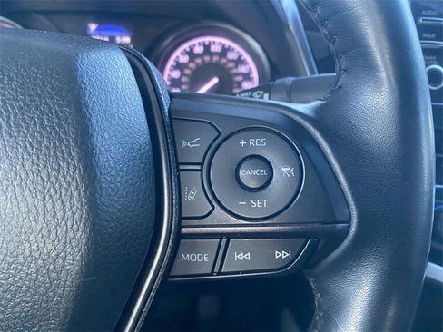 Used 2024 Toyota Camry SE w/ Convenience Package image 17