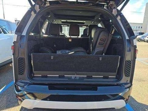 Used 2023 Land Rover Discovery S R-Dynamic image 6