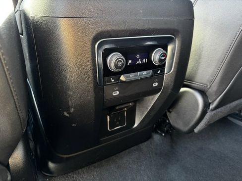 Certified 2024 Chevrolet Suburban High Country image 8