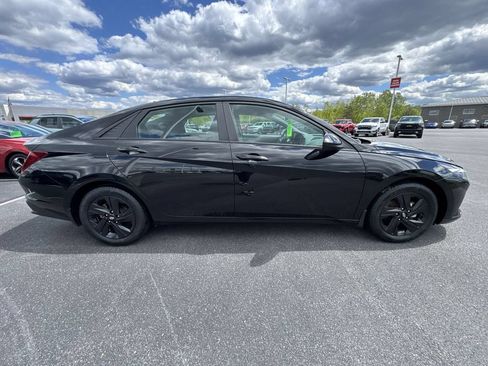 Used 2023 Hyundai Elantra SEL FWD image 9