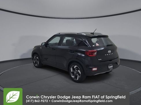 Used 2025 Hyundai Venue SEL FWD image 11